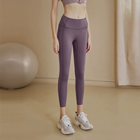 Сиреневый манекен головы, леггинсы