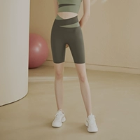 Светло -зеленые брюки [одиночная часть]