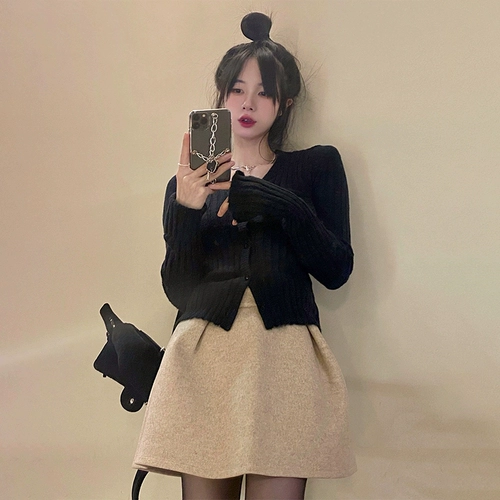 Трикотажный демисезонный комплект, пуховик, милая юбка, коллекция 2021, популярно в интернете, изысканный стиль, подходит для подростков