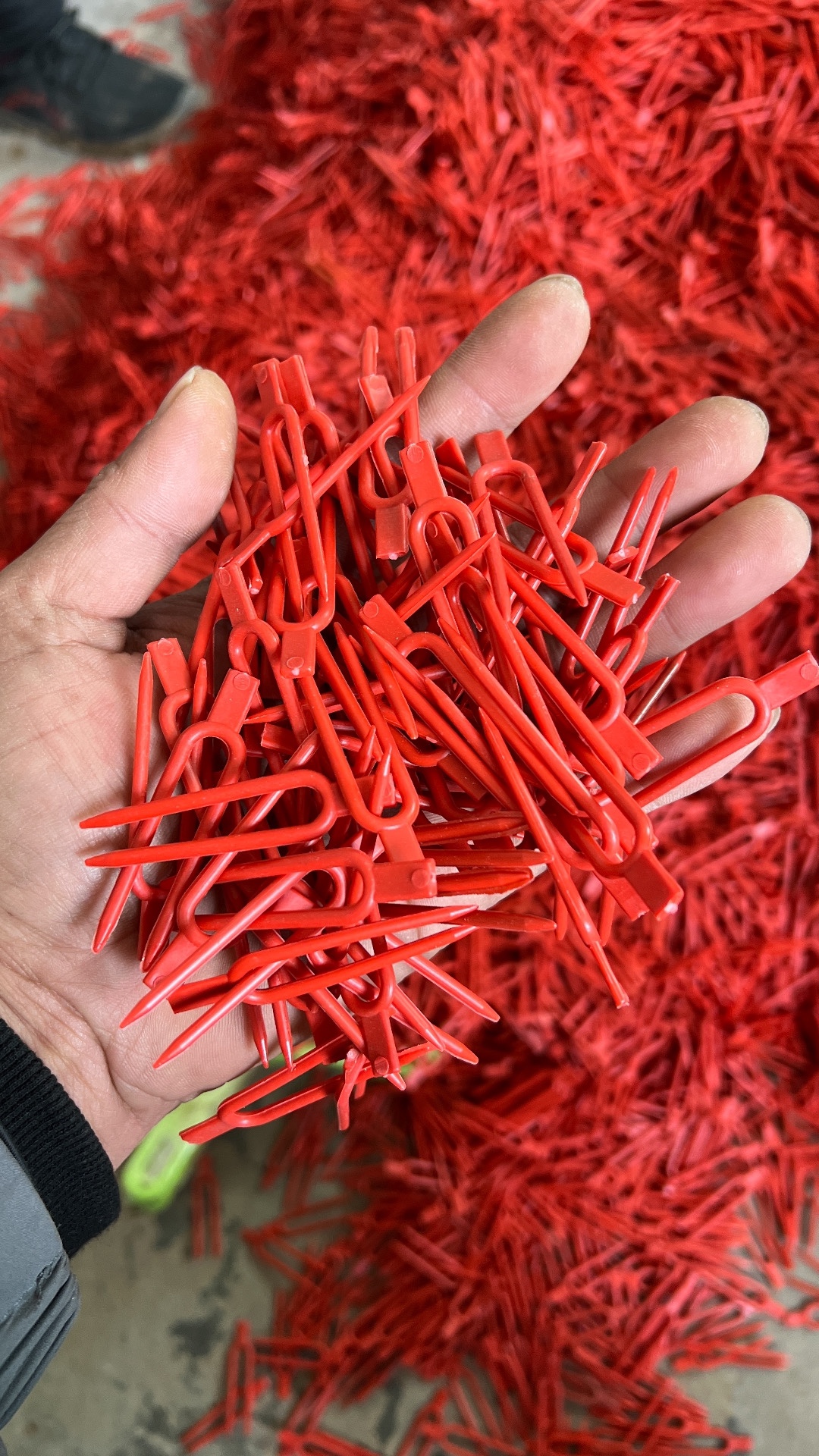 Round mouth lengthened strawberry fork seedling pressure vine pressure seedling fork vine plant fixer pressure vine root planting fork