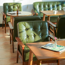 Cafe American Retro Style Solid Wood Double Booth Oil Wax Leather Sofa Meeting Bar Homestay Table and Chair Set Commercial Use