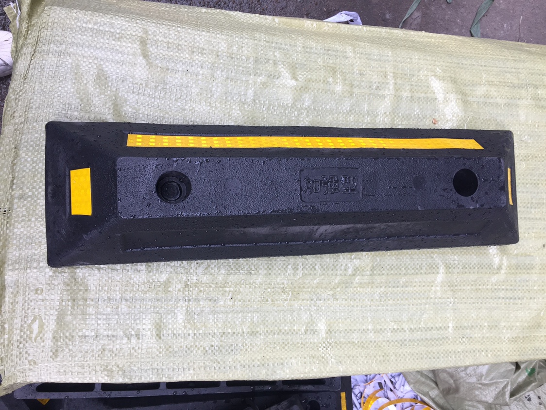 One word rubber wheel positioner stop - block - stop truck block Back Back Mat Parking Limiter Car parking block