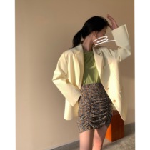 Lu Qingyi spring and summer new pleated floral skirt womens wild high waist hip short skirt small skirt