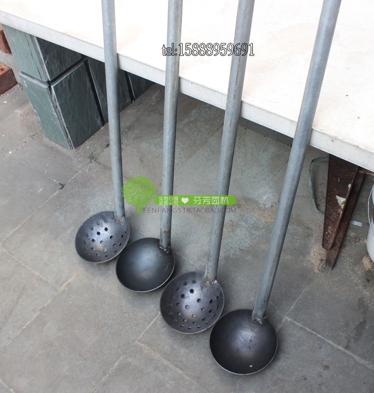 Thick steel sheet iron spoon leaking spoon iron ladle large iron spoon outdoor gutter cleaning sewer silt digging earth to pay for spoon