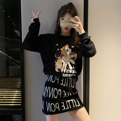 Корейский шикарный гонконгский аромат ретро легкий, легкий приготовленный в стиле Хебена Yu сестра короткий свитер с двумя короткими юбками осень