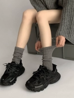 Темно -серой