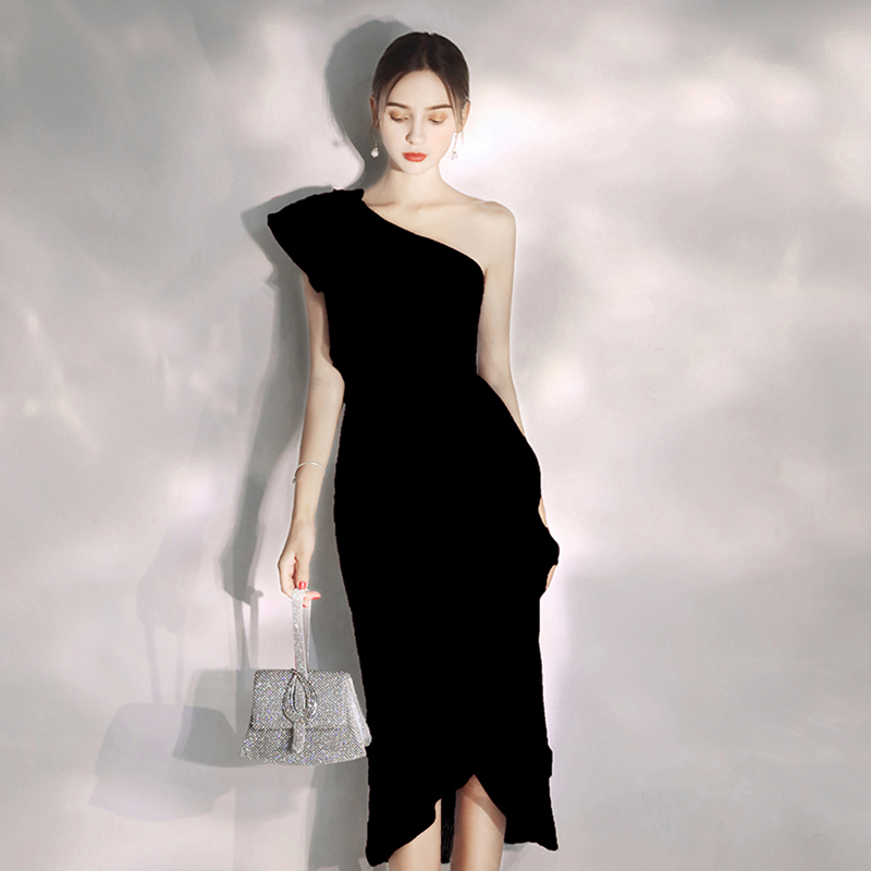 Evening Dress for Women 2026 New Style, High-End Black, Light Luxury, Niche, Classy, Can Be Worn Casually, Off-Shoulder, Petite Size
