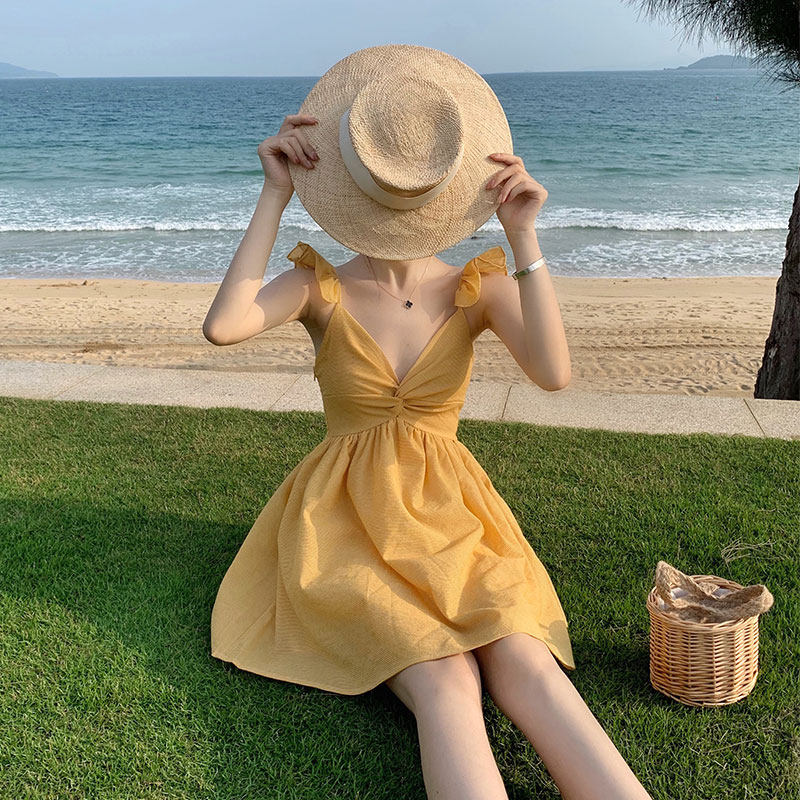 2021 new Sanya seaside holiday beach dress Short harnesses V collar small sub yellow Ocean dress Short skirt woman