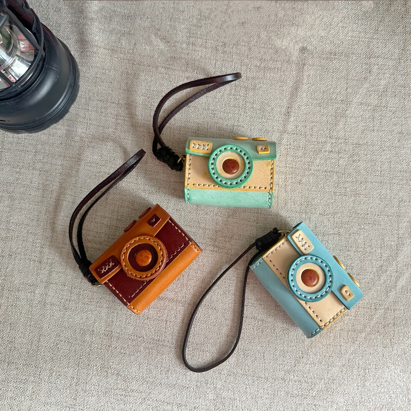 26 Summer New Vintage Genuine Leather Apple Earphone Case Protective Cover for Women Mini Portable Handmade First Layer Cowhide Bag Pendant