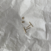 Wear comfortable thin and short Joker minimalist T-word earrings 14K gold earrings anti-counterfeiting marking does not fade