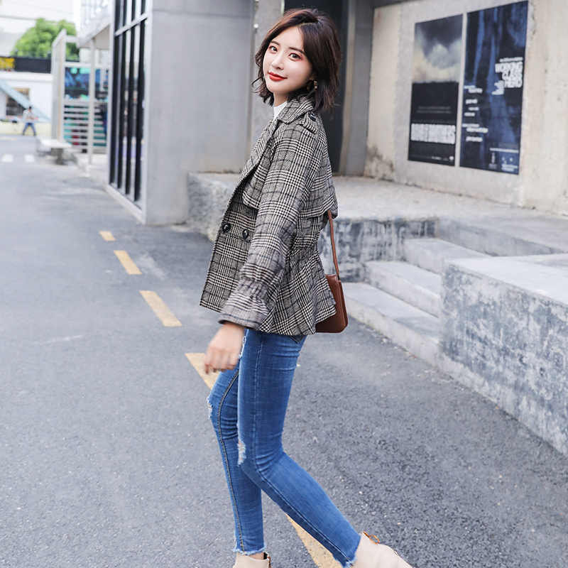 Short Lattice Small Women's Clothing Jacket Short fall 2021 Spring dress New student bf closedown English Len Wind Jacket