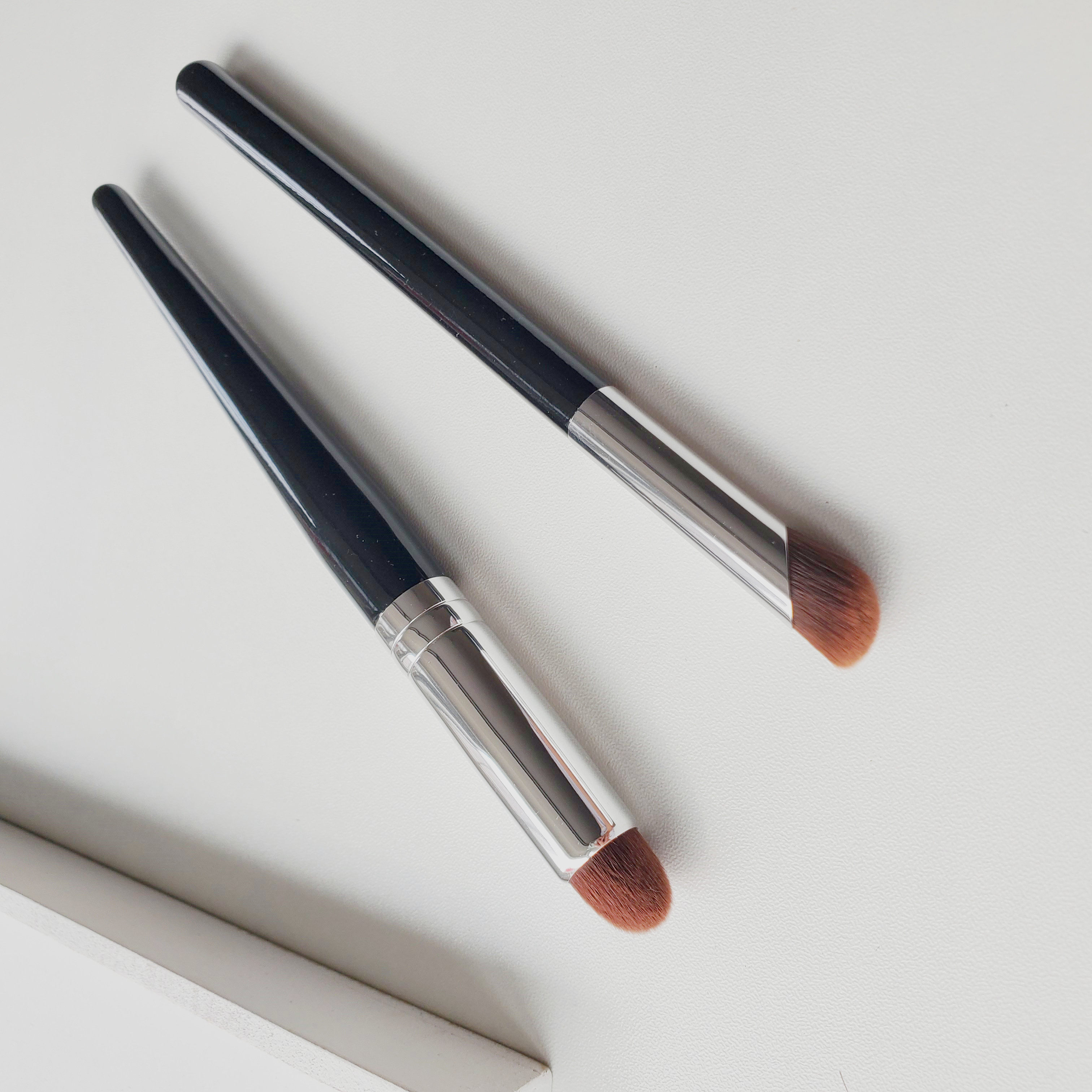 Cangzhou Shipping Gods Finger flawless Brushed Warhead Flawless brush Pimple Brushless Scratches black Eye Circle Cosmetic Brush