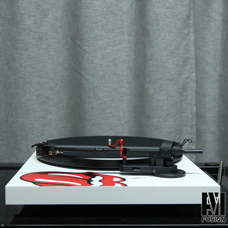 Máy ghi âm Pro-Ject Essential III Cán đá 3 lõi 	đầu đĩa than liền amply	