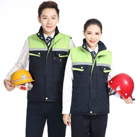 Хлопковый жилет темно-синего цвета с зелеными плечами