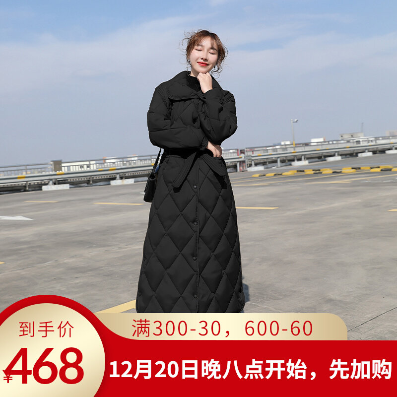 2022 winter new Korean version of the hot style long knee-length down jacket women's waist slimming black light down jacket