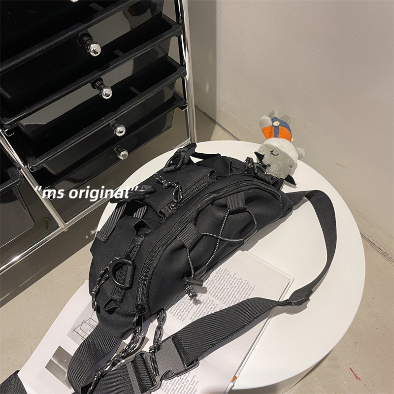 Day Series Original Accommodation and Cool Wind Tooling Retro Sail Bag 2022 New Dark Black Functioning Wind Skew Satchel Bag Woman