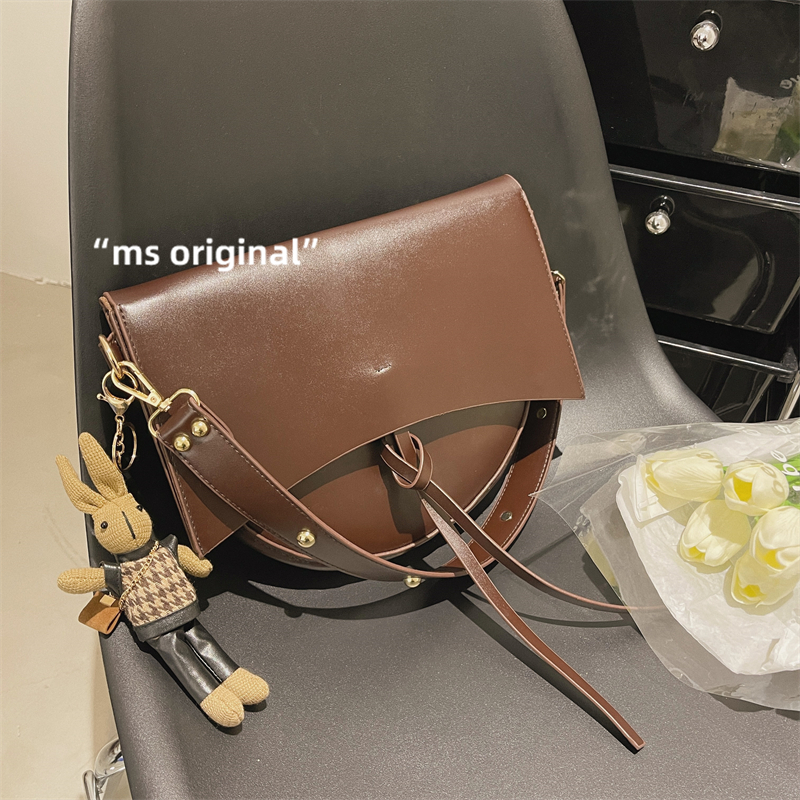 Advanced senses French small crowdsourcing with women 2022 new wave retro fashion horse saddles Bayonnais with single shoulder diagramidal satchel