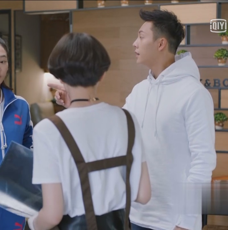 Ở phía nam, có arbor Chen Wei 霆 với cùng một đoạn quần áo trùm đầu màu trắng trùm đầu áo len dài tay nam mới 2018 áo hoodie nam cao cấp