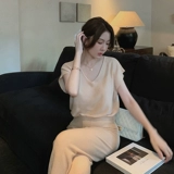 Небольшой комплект для отдыха, изысканный стиль, в стиле Шанель, яркий броский стиль, короткий рукав