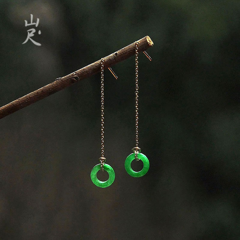 Mountain ruler) greeting spring and green buckle emerald dry green jade earring earring earring ear pendant earring high-grade sense temperament