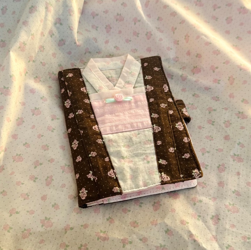 Japanese-Style Vintage Rose Kimono Passport Holder, High Aesthetic Creative Passport Holder, Wallet Integrated Ticket and Document Storage Bag Japanese-Style Vintage Rose Kimono Passport Holder, High Aesthetic Creative Passport Holder, Wallet Integrated Ticket and Document Storage Bag