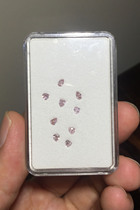  A box of natural small pear-shaped and small-shaped pink diamonds can be customized at a good price of 8 and a half points 2800 a circle