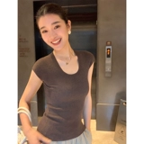 Цветная трикотажная летняя приталенная короткая футболка с коротким рукавом, по фигуре