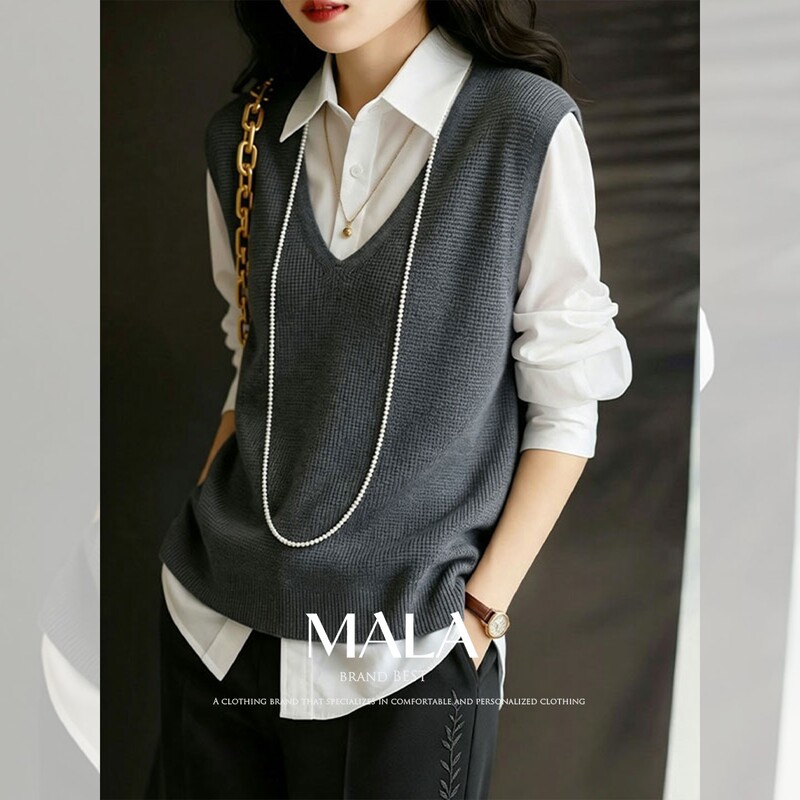 Japanese Commuter Style Fashion V-Neck Slim-Fit Knit Vest Sleeveless Women's Loose Inner Sweater Vest Trendy Top Japanese Commuter Style Fashion V-Neck Slim-Fit Knit Vest Sleeveless Women's Loose Inner Sweater Vest Trendy Top