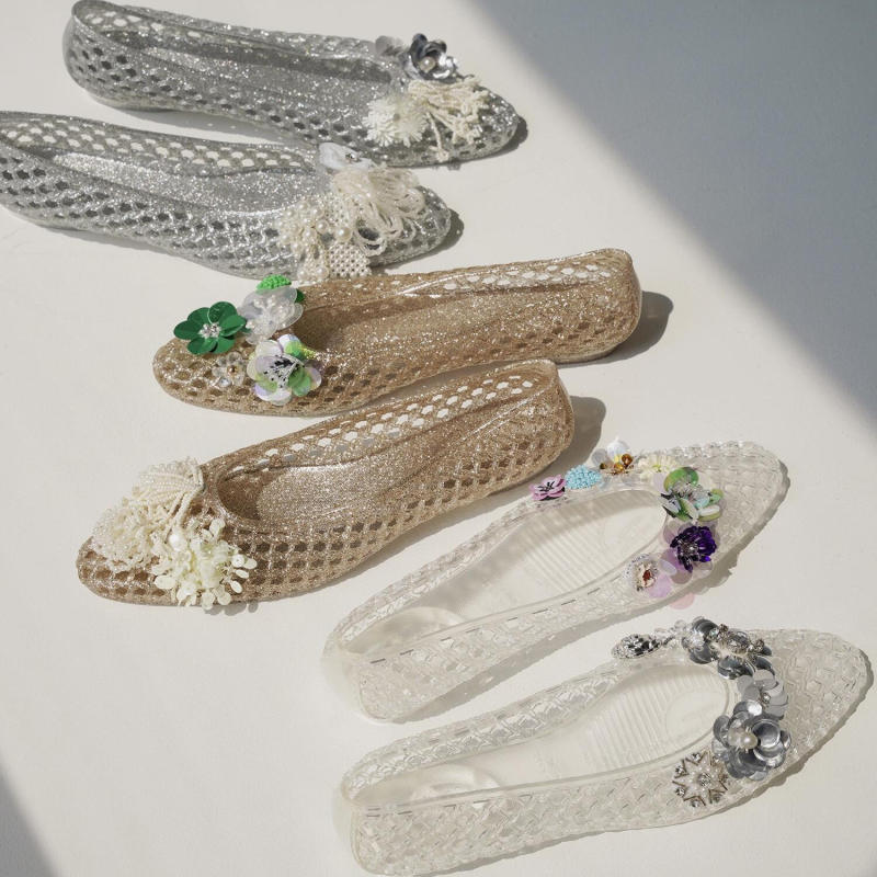 2026 Korean Popular Jelly Shoes Hollow Crystal Single Shoes Pointed Toe Niche Transparent Comfortable Flat Fairy Hole Shoes 2026 Korean Popular Jelly Shoes Hollow Crystal Single Shoes Pointed Toe Niche Transparent Comfortable Flat Fairy Hole Shoes