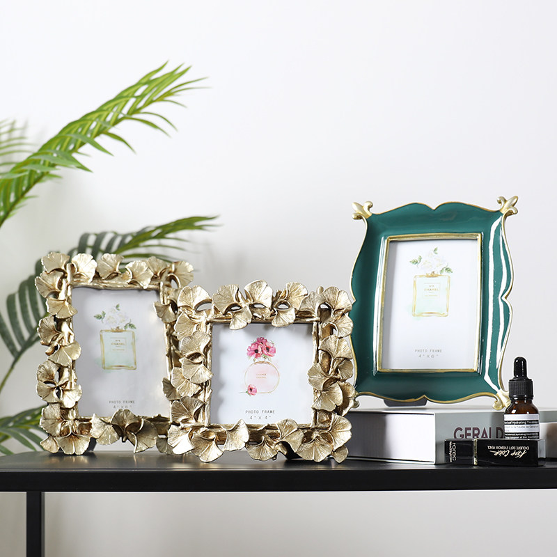 Vintage photo frame table Bedroom living room entrance Light luxury wind creative photo frame 6 inch model room soft decoration ornaments