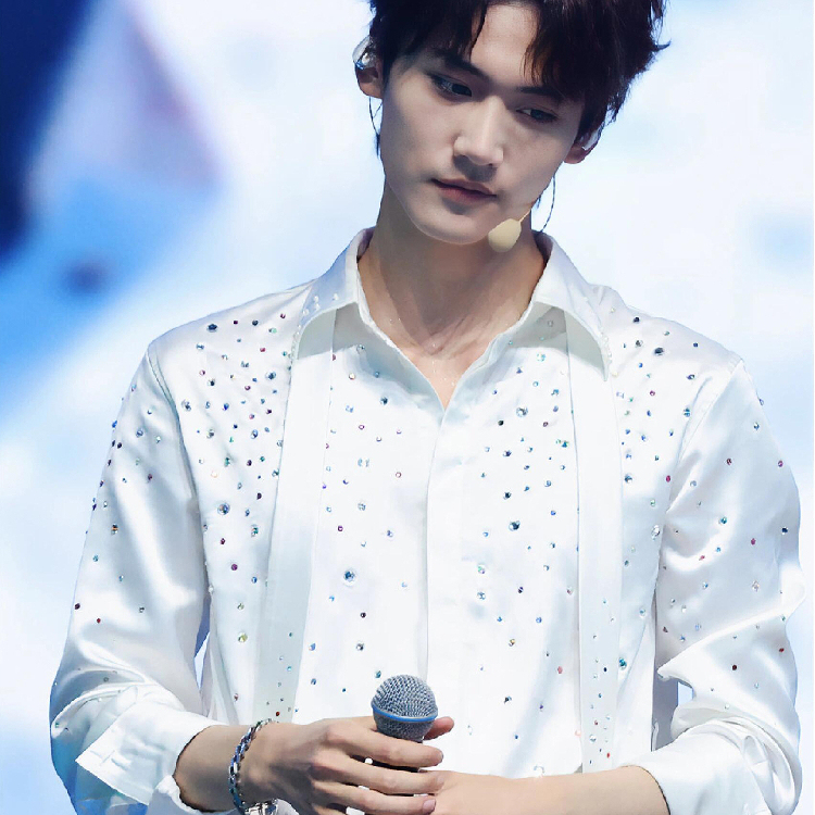 Zhou Keyu's Same Style Spring and Autumn White High-End Heavy-Duty Rhinestone Shirt for Men, Loose and Versatile, Stylish and Cool Shirt Zhou Keyu's Same Style Spring and Autumn White High-End Heavy-Duty Rhinestone Shirt for Men, Loose and Versatile, Stylish and Cool Shirt