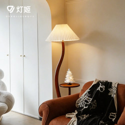 Medieval-Style Retro Solid Wood Living Room Floor Lamp Next to the Sofa, High-End Designer Pleated Shelf Floor Lamp