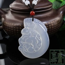 Send a natural chalcedony pendant Dragon horse spirit men jade pendant Jade agate gift