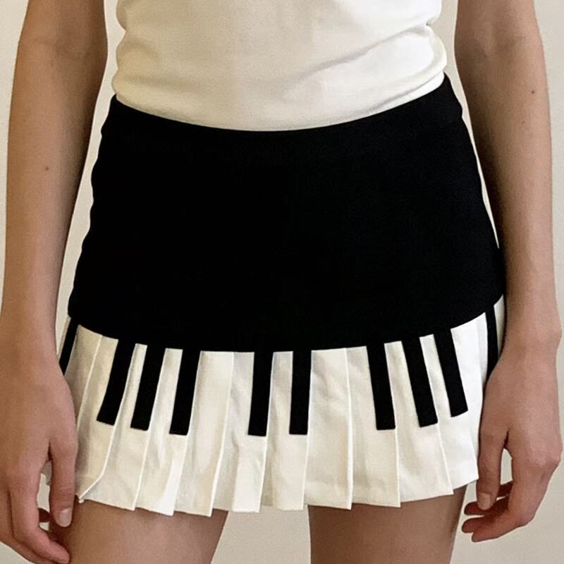 Vintage Piano Key Skirt with Artistic Y2K Millennial Style, Black and White Color-Blocking Pleated Skirt