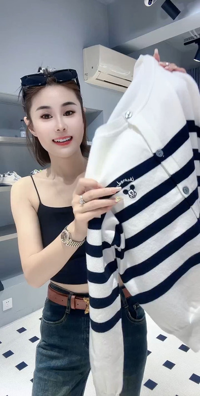 2024 Autumn/Winter New Embroidered Mickey Stripe Button Color-Block Long Sleeve Knitted Sweater for Women, Loose Fashionable Top Trend 2024 Autumn/Winter New Embroidered Mickey Stripe Button Color-Block Long Sleeve Knitted Sweater for Women, Loose Fashionable Top Trend