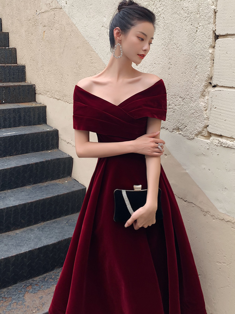 Evening dress, burgundy clothing, 17 years, plus size