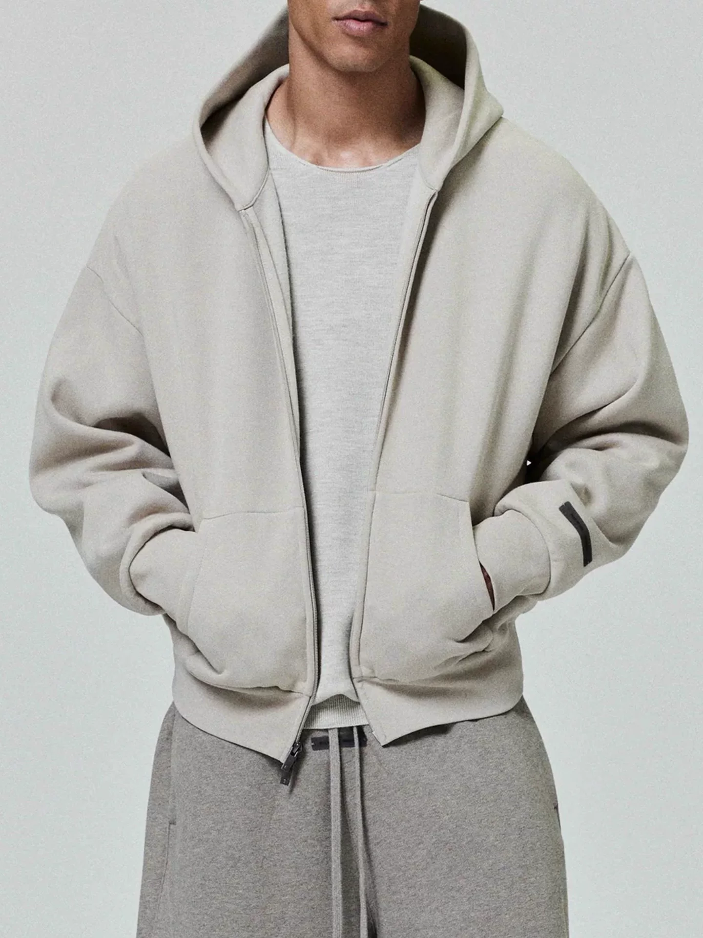 Зарубежный оригинальный толстовка-куртка с этикеткой rubber label и молнией ESSENTIALS 25FW