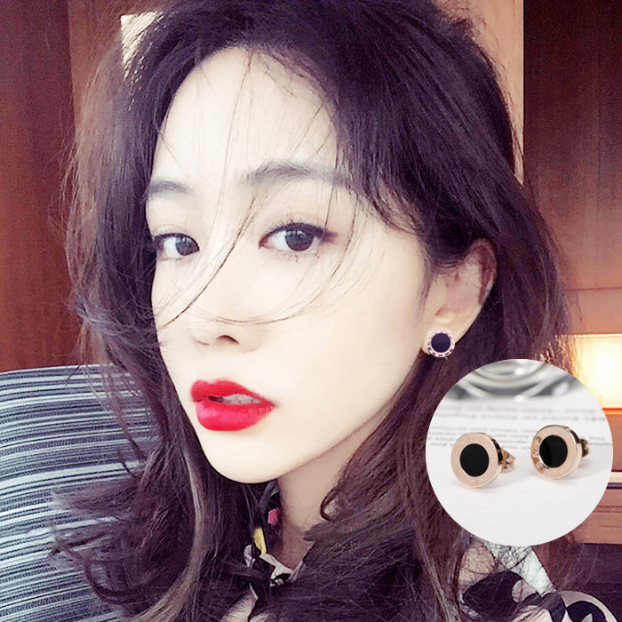 Hankyo titanium steel rose gold earrings for men and women black round earrings hipster Joker Japanese and Korean version of ear jewelry