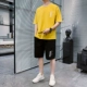 Желтая футболка, шорты