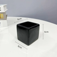 Небольшая квадратная раковина из черного фарфора.