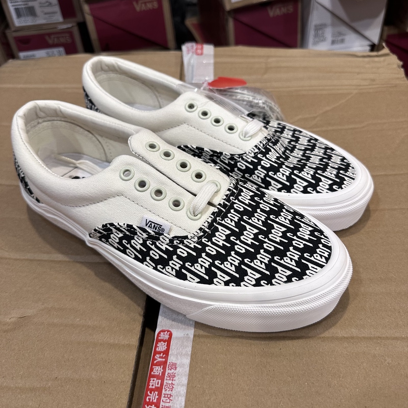 Vaxxs Black and White Low-Top Canvas Skate Shoes, Unisex, Fog Brand, Brand New Without Original Box