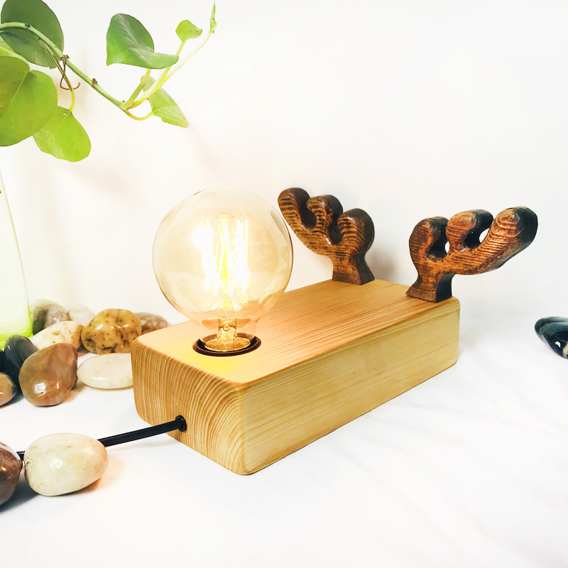 Homestay handmade original solid wood antlers decoration small table lamp desk bedroom bedside lamp creative Christmas birthday gift