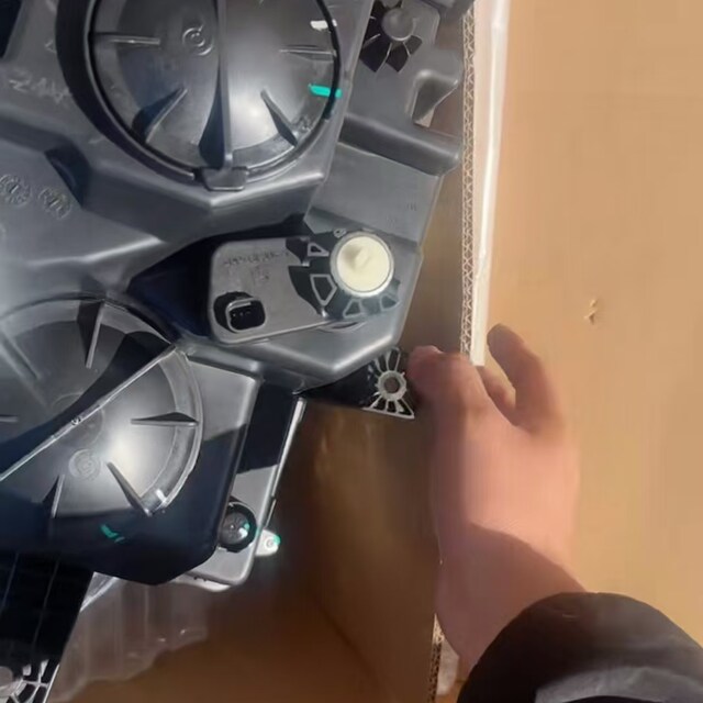 Suitable for Wuling Lingshi Golden Card Headlight Assembly, Golden Compartment Front Headlight, High and Low Beam, Daytime Running Light