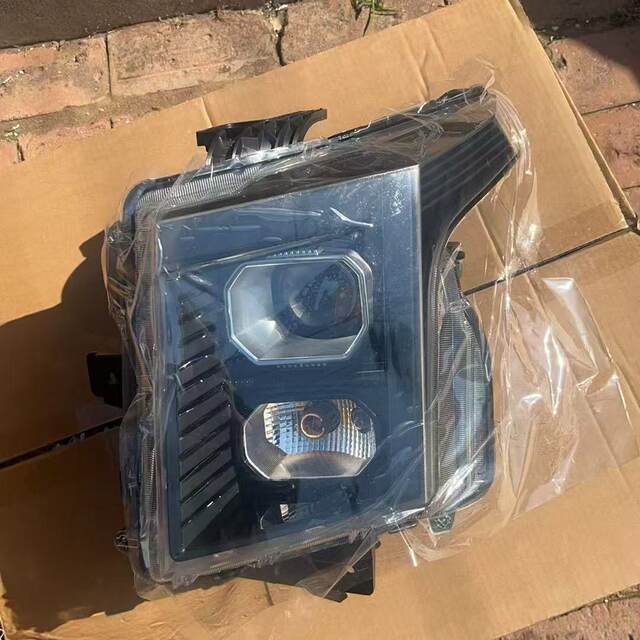 Suitable for Wuling Lingshi Golden Card Headlight Assembly, Golden Compartment Front Headlight, High and Low Beam, Daytime Running Light