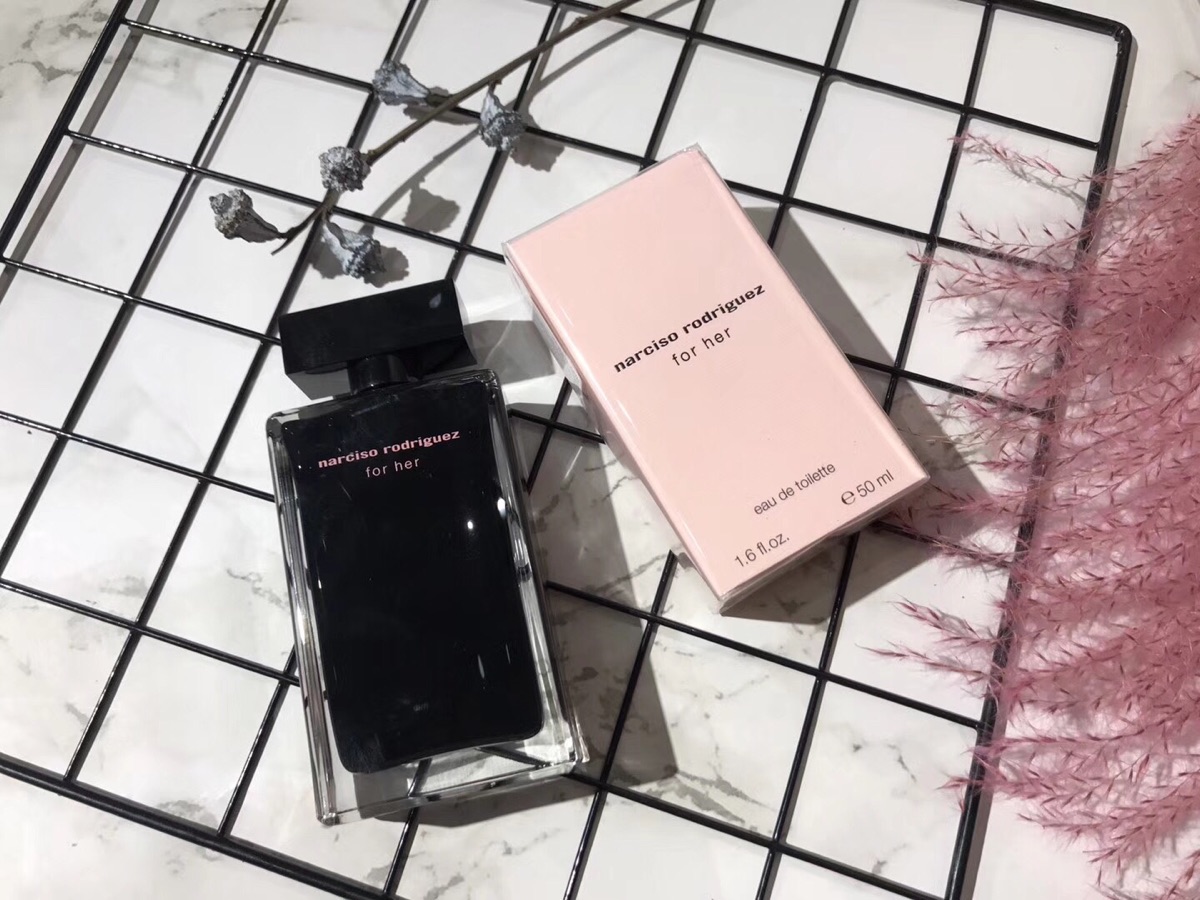 纳西素Narciso Rodriguez For Her淡香水EDT30/50/黑瓶粉盒 礼盒