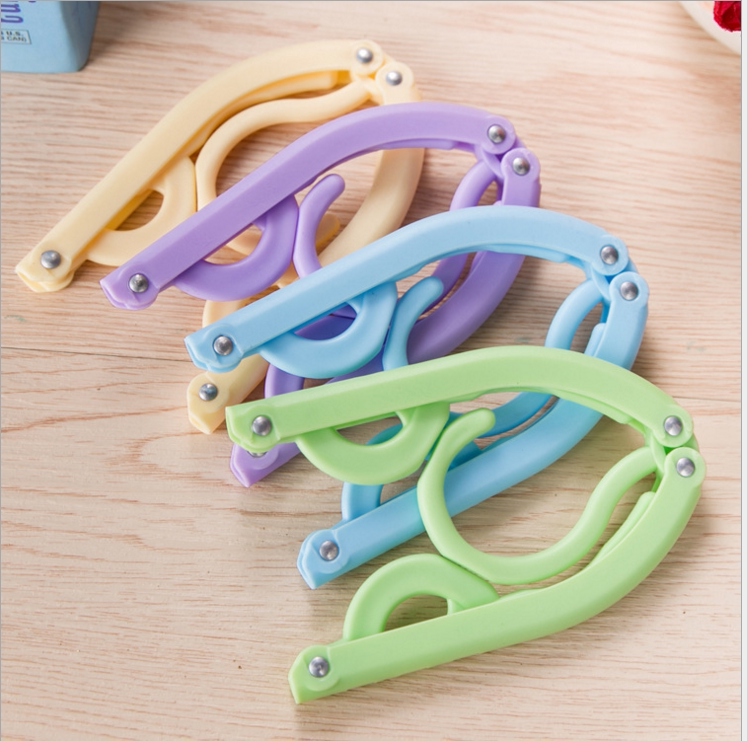 Travel Portable Plastic Hanger Travel Simple Folding Hanger Plastic Drying Rack Seamless Clothes Hanger