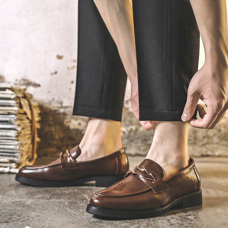 メンズカジュアルローファー、夏用ビジネスブラウンブリティッシュスタイルレザーシューズ、身長アップ効果のある厚底スリッポンローファー