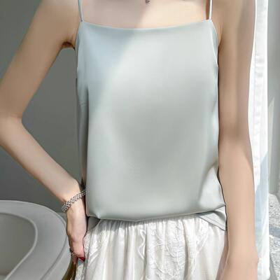 A new silk halter top for women in summer 2026, with a one-shoulder collar as the base layer and acetic acid satin mulberry silk as the outer layer