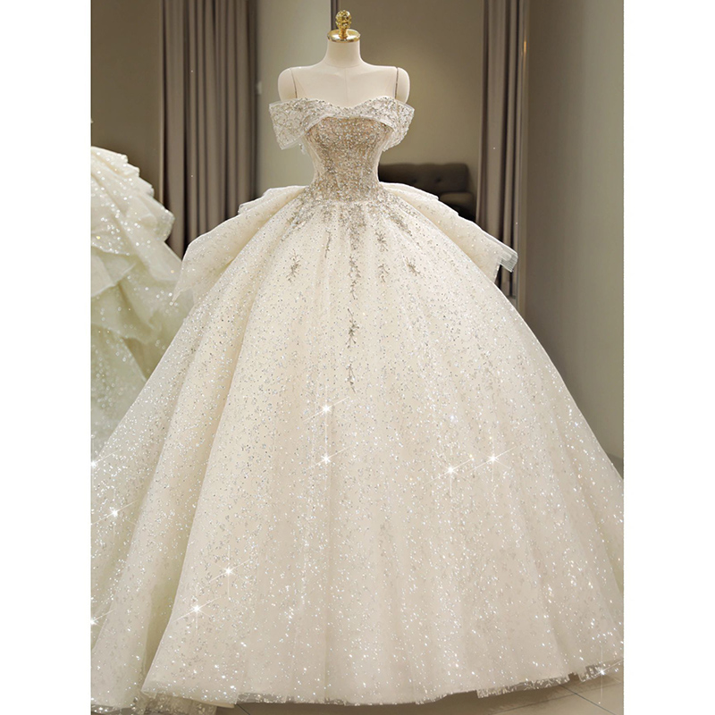 Elite wedding dress, open shoulders, french style, suitable for teen