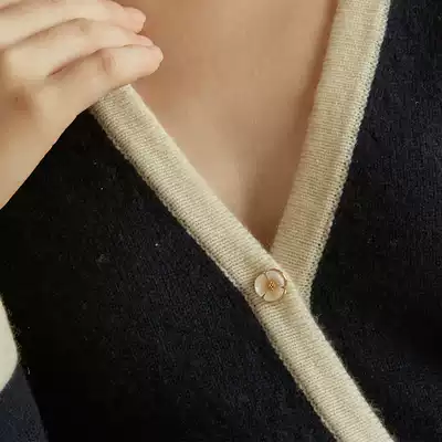 Small brooch badge decoration high-grade female retro neckline clothing accessories pin fixing artifact anti-light buckle